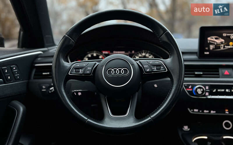 Седан Audi A4 2018 в Львові