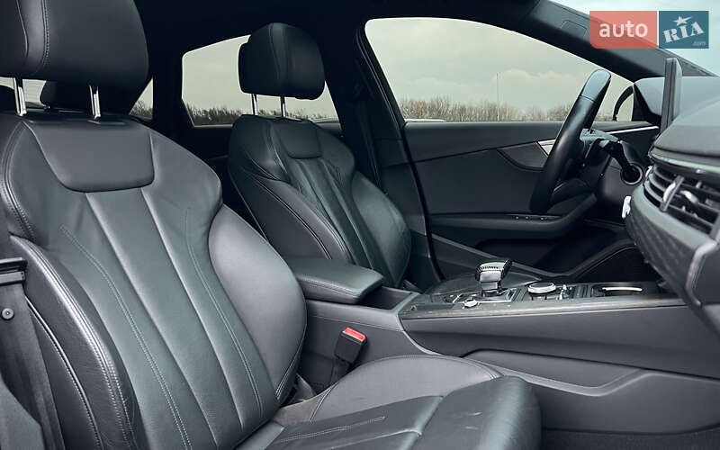 Седан Audi A4 2018 в Львові
