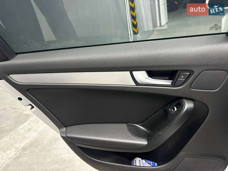 Седан Audi A4 2012 в Черновцах