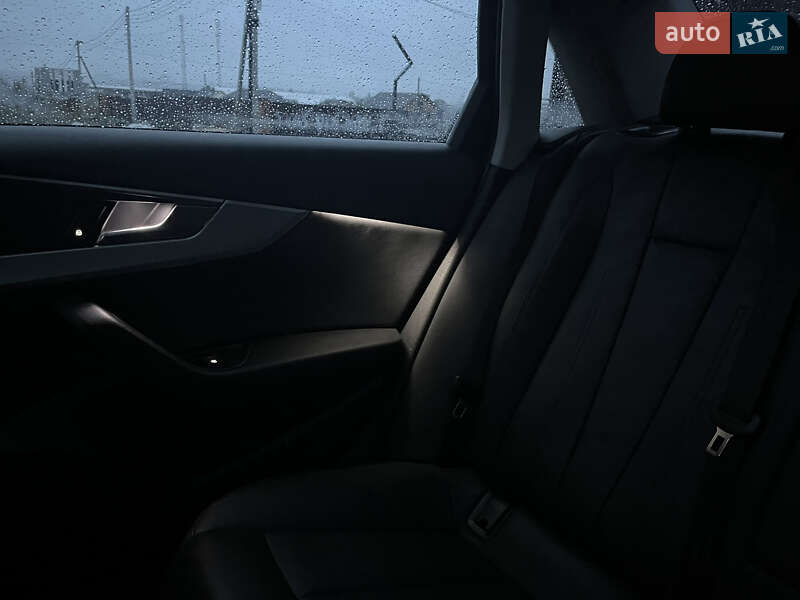 Седан Audi A4 2016 в Виннице