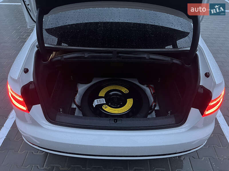 Седан Audi A4 2016 в Виннице