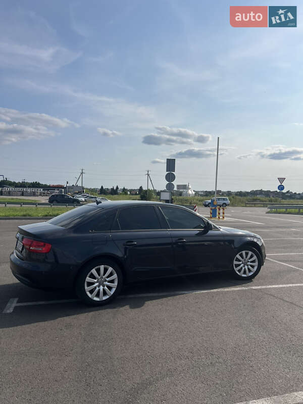 Седан Audi A4 2013 в Львові