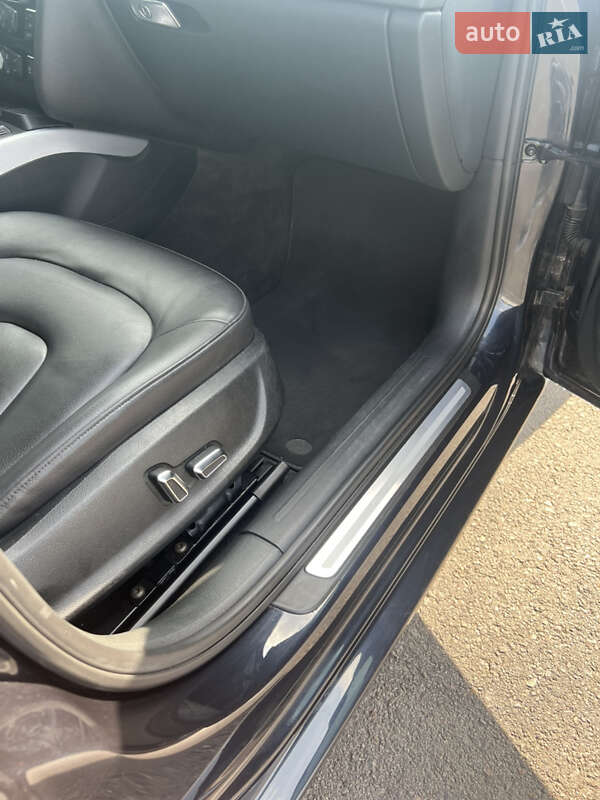 Седан Audi A4 2013 в Львові
