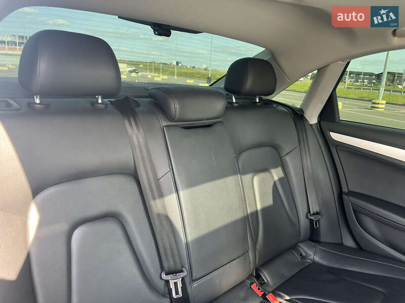 Седан Audi A4 2013 в Львові