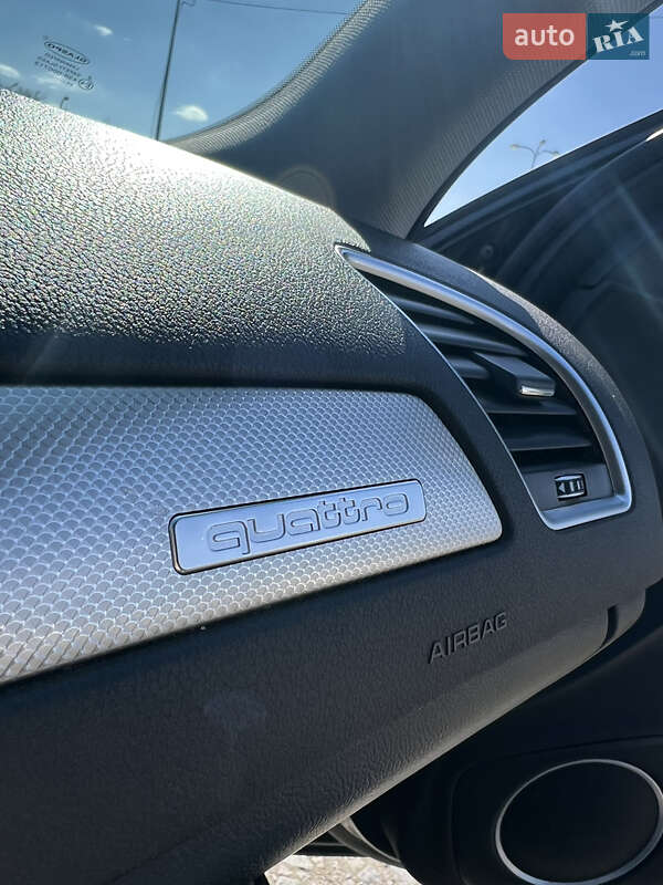 Седан Audi A4 2014 в Львові