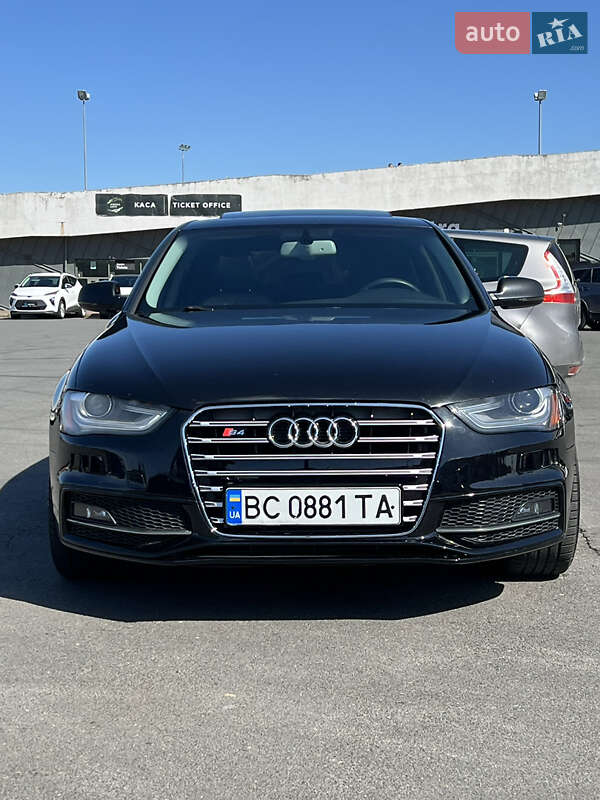 Седан Audi A4 2014 в Львові