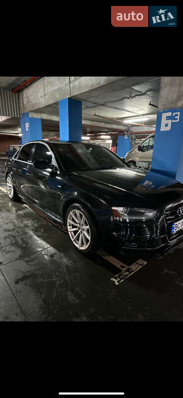 Седан Audi A4 2014 в Львові