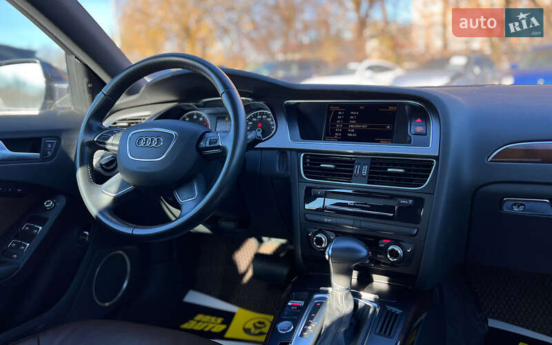Седан Audi A4 2014 в Львові