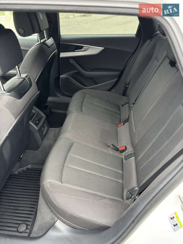 Универсал Audi A4 2018 в Мукачево