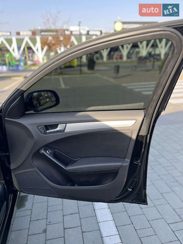 Седан Audi A4 2012 в Хмельницькому