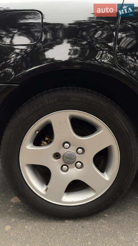 Седан Audi A4 1996 в Бородянці