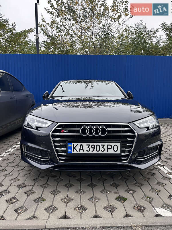 Седан Audi A4 2016 в Киеве