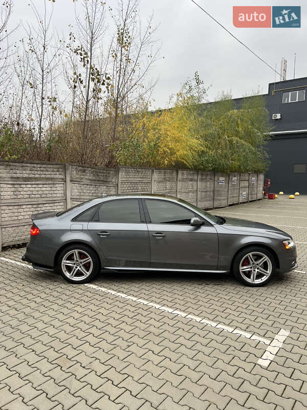 Седан Audi A4 2014 в Львові