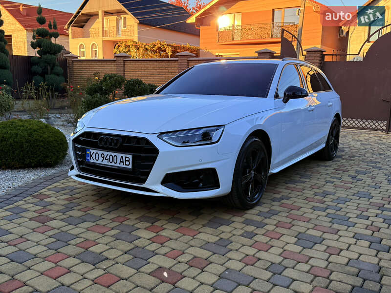 Универсал Audi A4 2022 в Мукачево