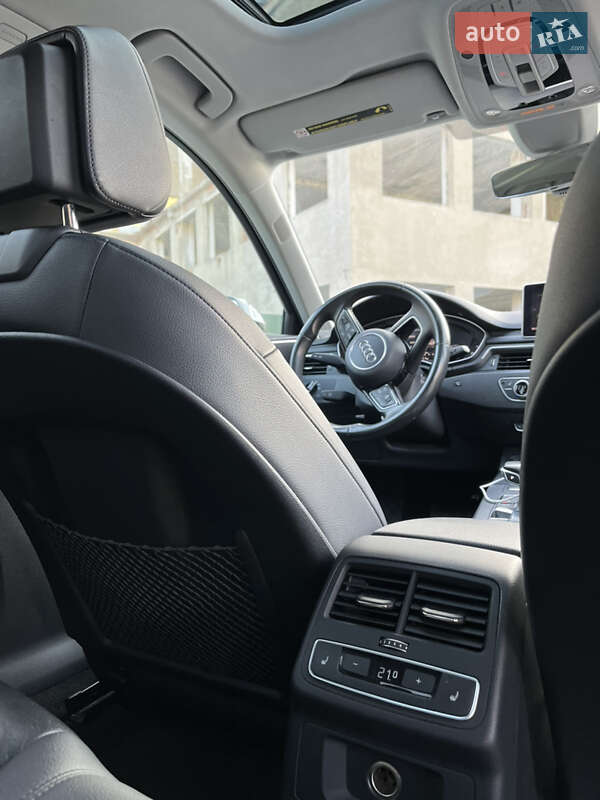 Седан Audi A4 2016 в Львове