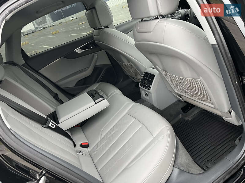 Седан Audi A4 2018 в Львові
