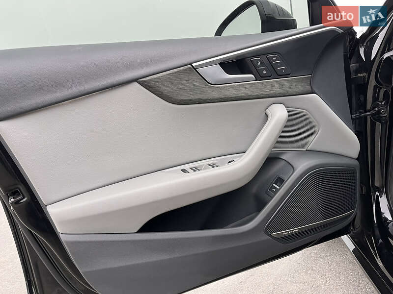 Седан Audi A4 2018 в Львові