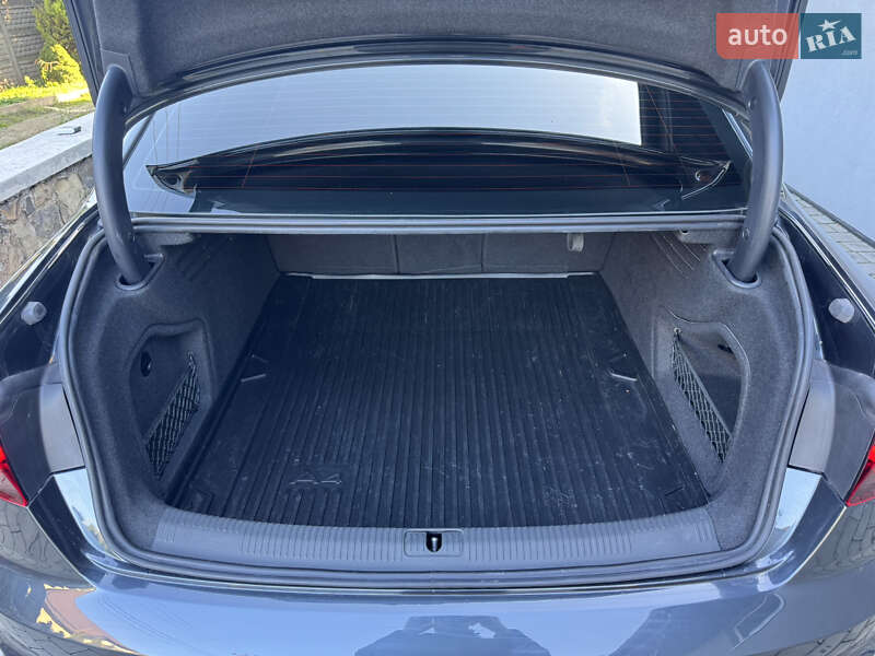 Седан Audi A4 2021 в Луцьку