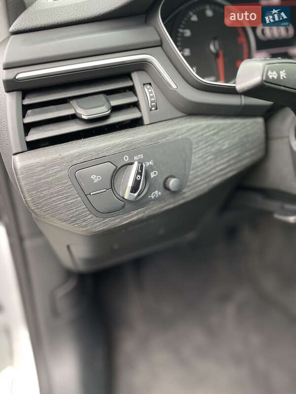 Седан Audi A4 2017 в Львове