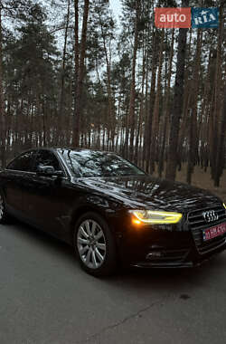 Седан Audi A4 2013 в Решетиловке