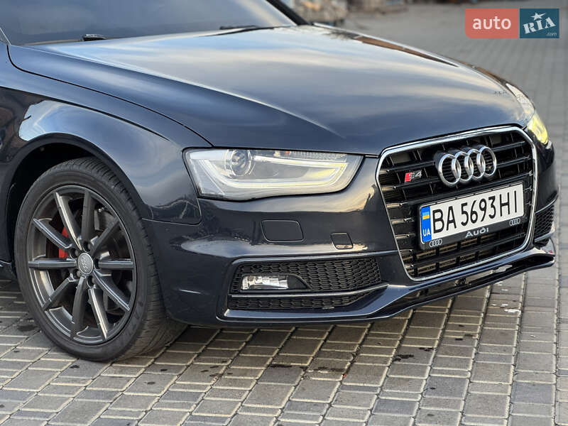 Седан Audi A4 2014 в Кропивницком