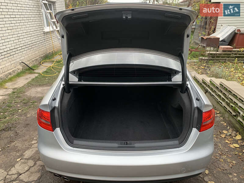 Седан Audi A4 2013 в Коростене