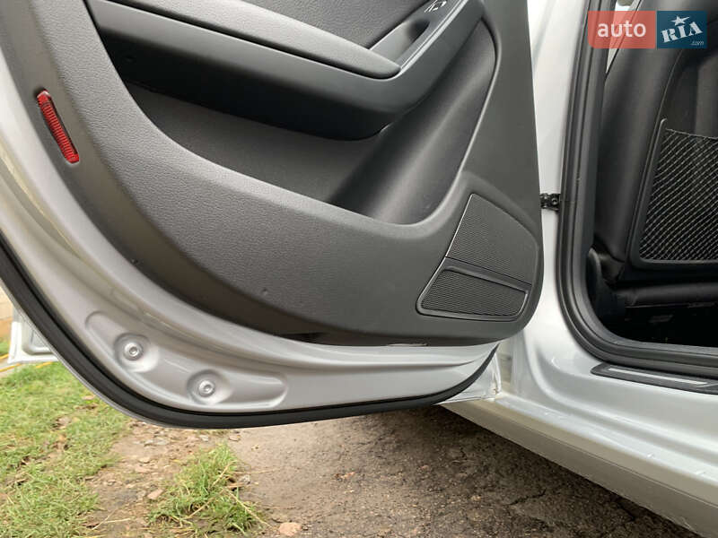 Седан Audi A4 2013 в Коростене