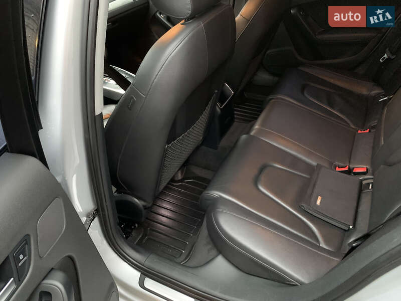 Седан Audi A4 2013 в Коростене