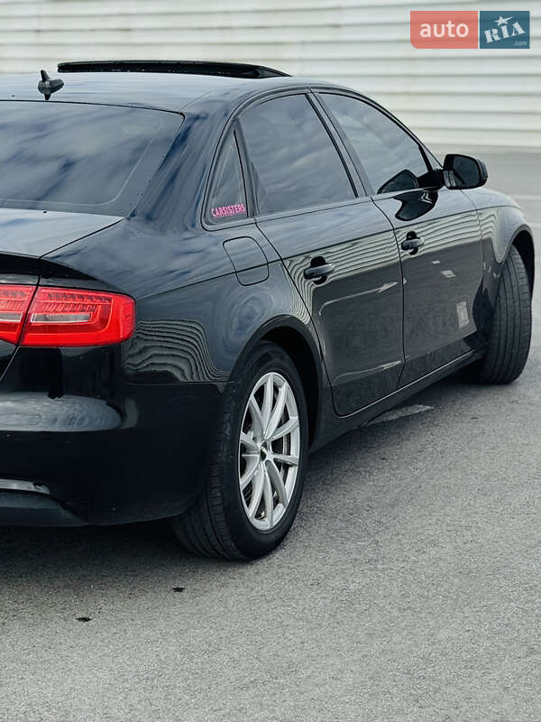 Седан Audi A4 2013 в Львове