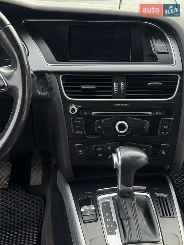 Седан Audi A4 2013 в Львове