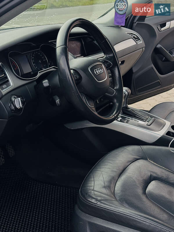 Седан Audi A4 2013 в Львове