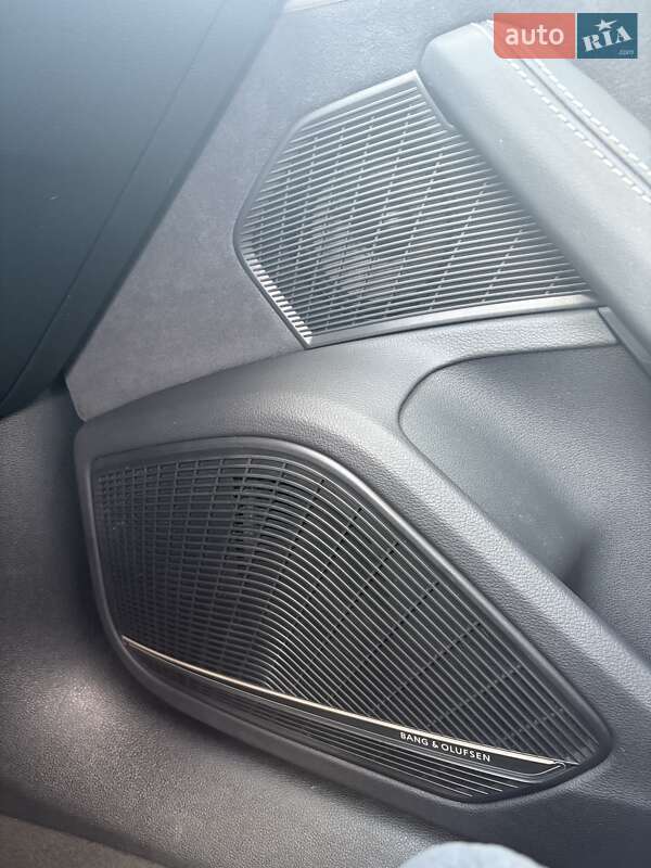 Седан Audi A4 2022 в Львові