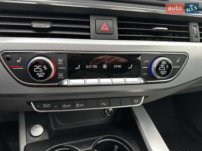 Седан Audi A4 2016 в Львове