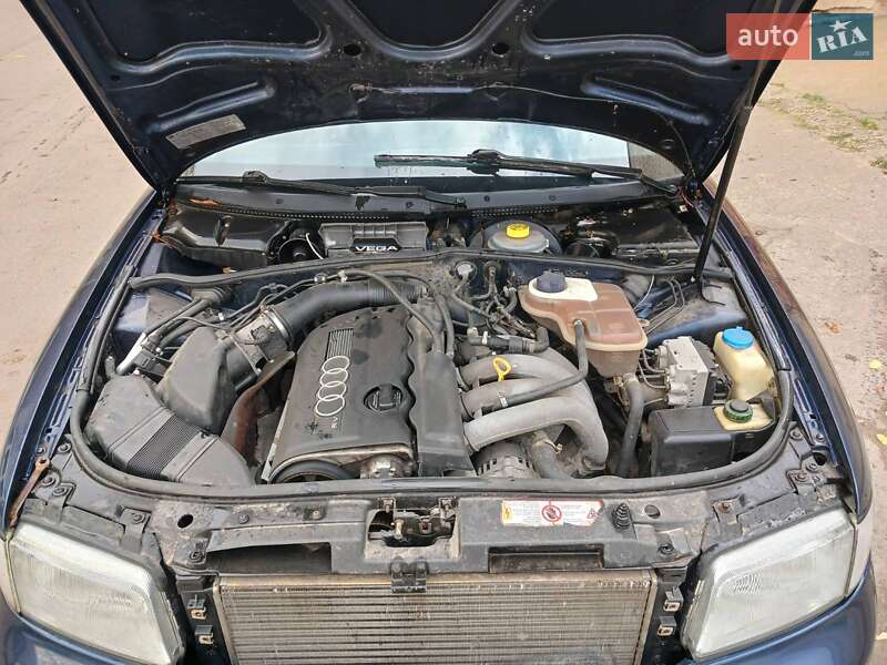 Седан Audi A4 1998 в Херсоне
