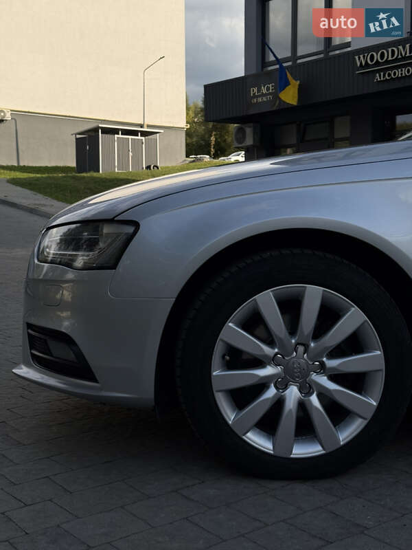 Универсал Audi A4 2012 в Новояворовске