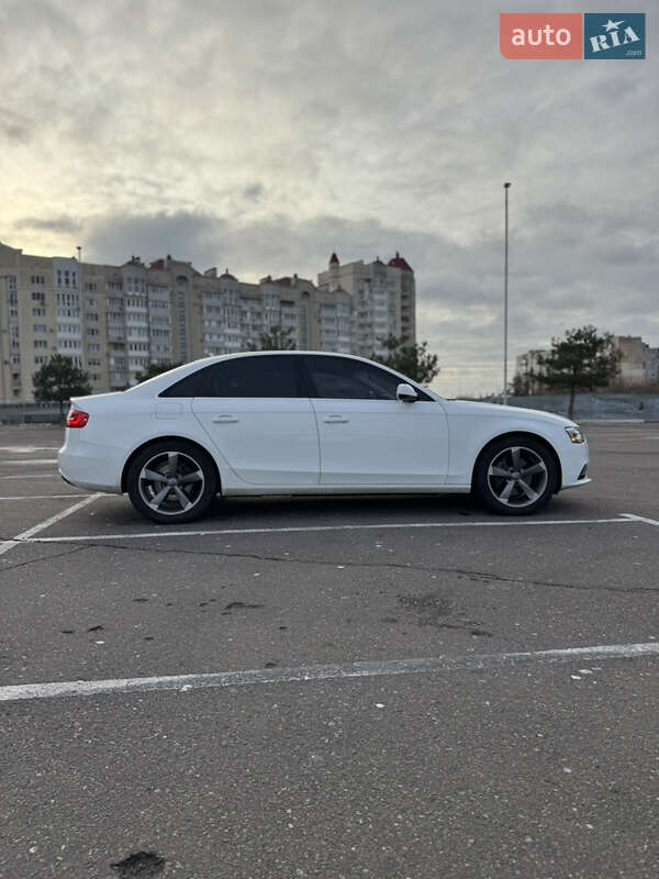 Седан Audi A4 2013 в Николаеве