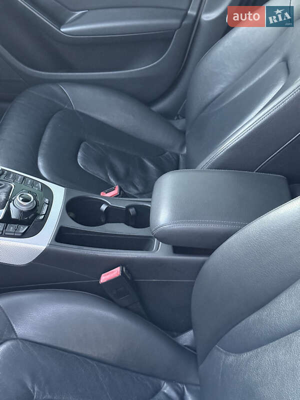 Седан Audi A4 2010 в Чернівцях