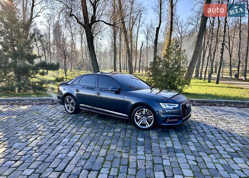 Седан Audi A4 2018 в Киеве