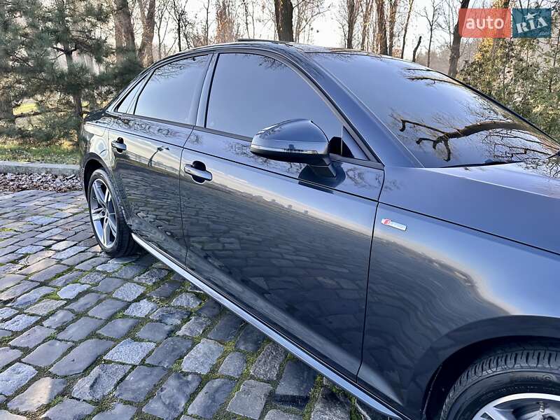 Седан Audi A4 2018 в Киеве