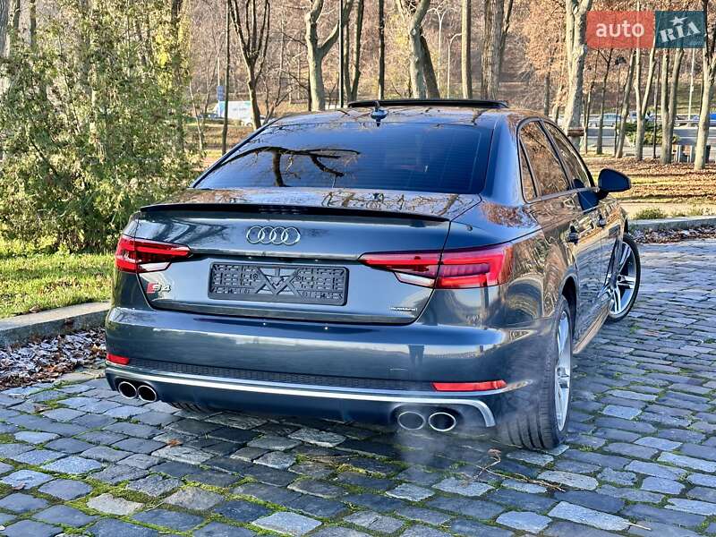 Седан Audi A4 2018 в Киеве