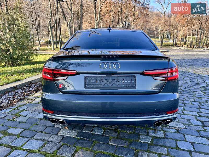 Седан Audi A4 2018 в Киеве