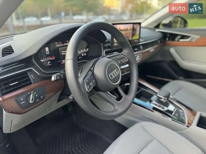 Седан Audi A4 2022 в Львові