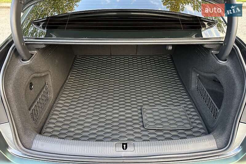 Седан Audi A4 2020 в Львове