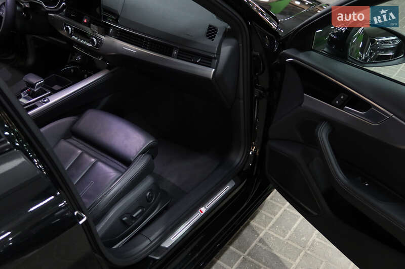 Седан Audi A4 2022 в Киеве