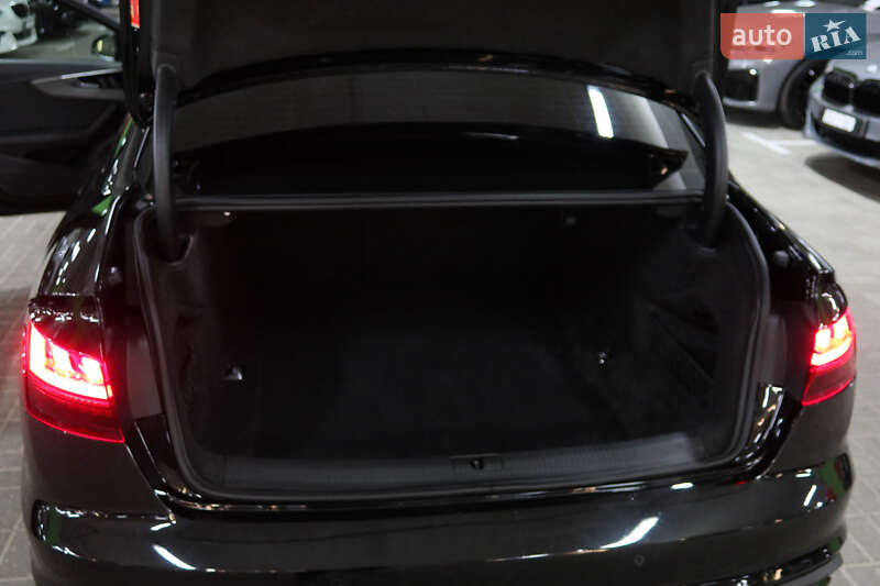 Седан Audi A4 2022 в Киеве