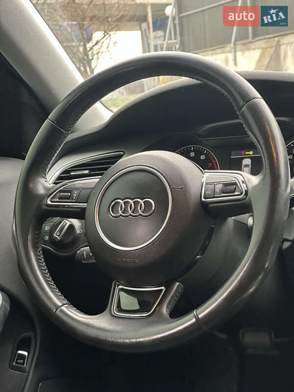 Седан Audi A4 2015 в Ивано-Франковске