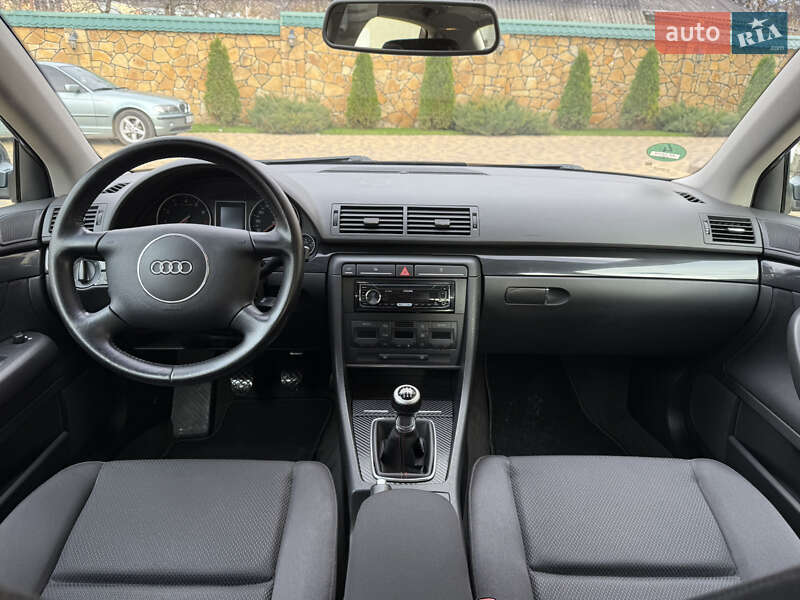 Седан Audi A4 2004 в Могилев-Подольске