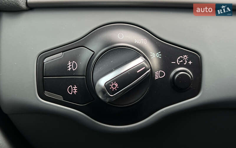 Седан Audi A4 2013 в Львові