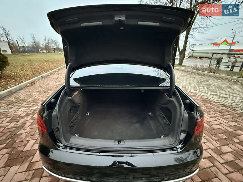 Седан Audi A4 2019 в Харкові
