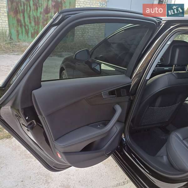 Седан Audi A4 2022 в Ірпені
